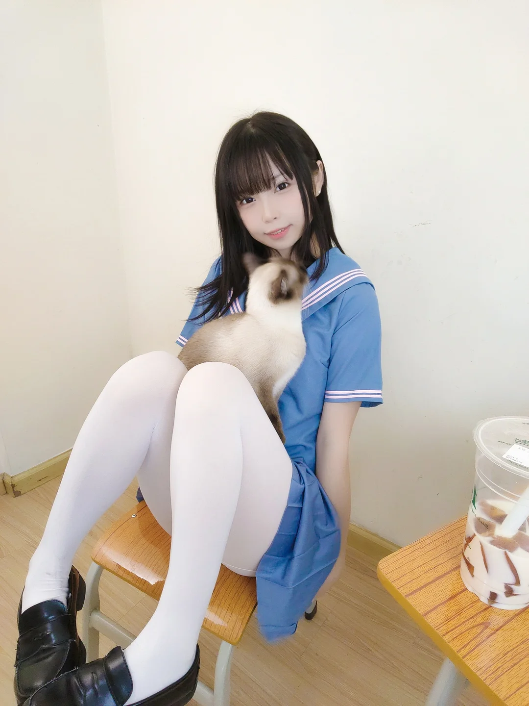 十万珍吱伏特 - 撸猫日记 [102P,1V-305MB] tg@simisebaisi 【丝足阁】071.webp